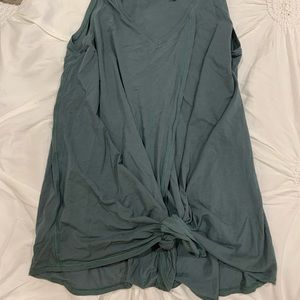 Lululemon front knotted workout tank!